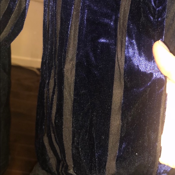 Velvet Deep V Bodysuit - Picture 2 of 2